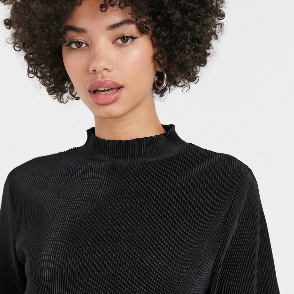Monki short sleeve high neck ribbed top in black - Picture 3 of 7
